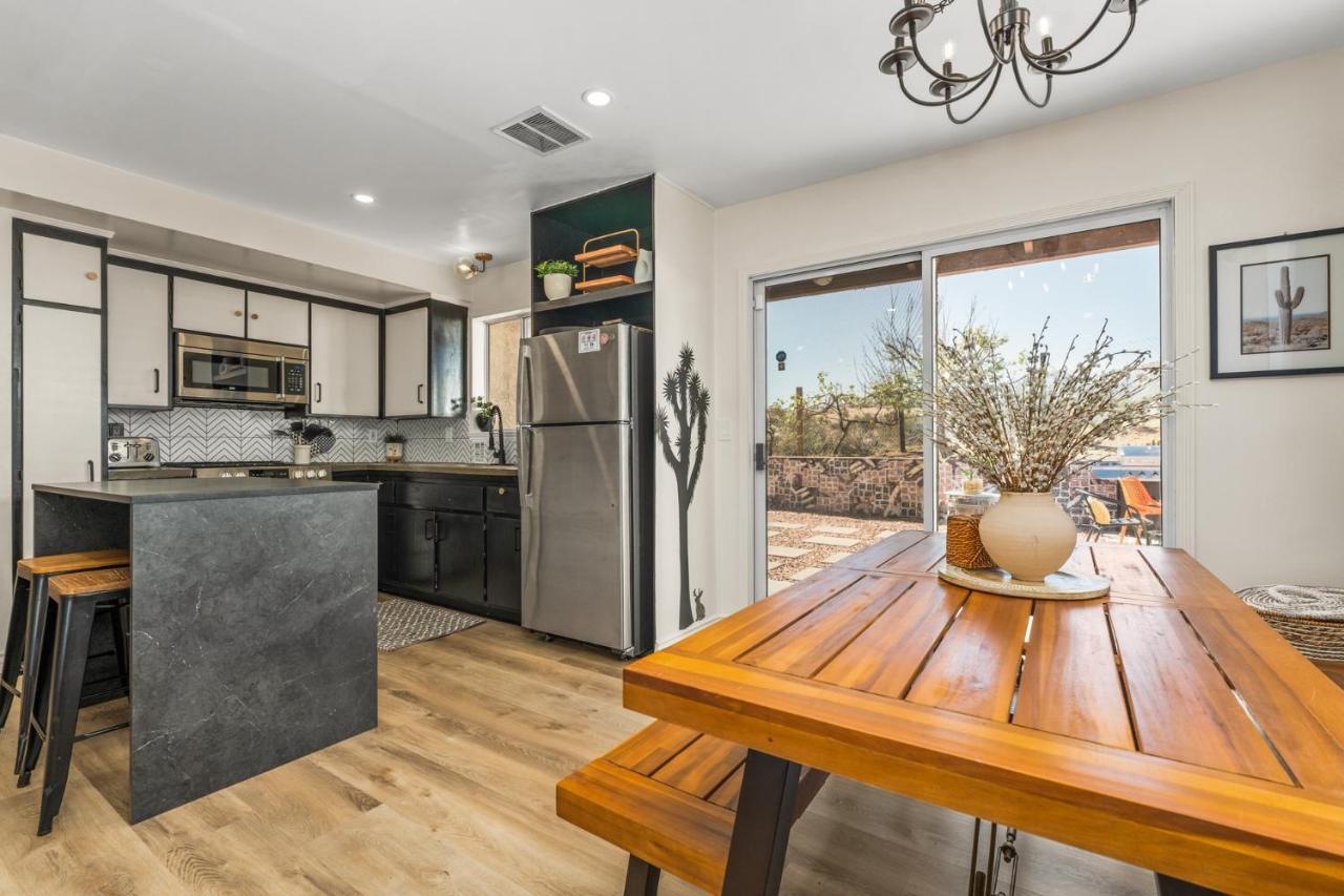 Hot Tub, Games, King Bed, Fire Pit, Bbq Grill, Minutes From National Park And Views Villa Joshua Tree Buitenkant foto