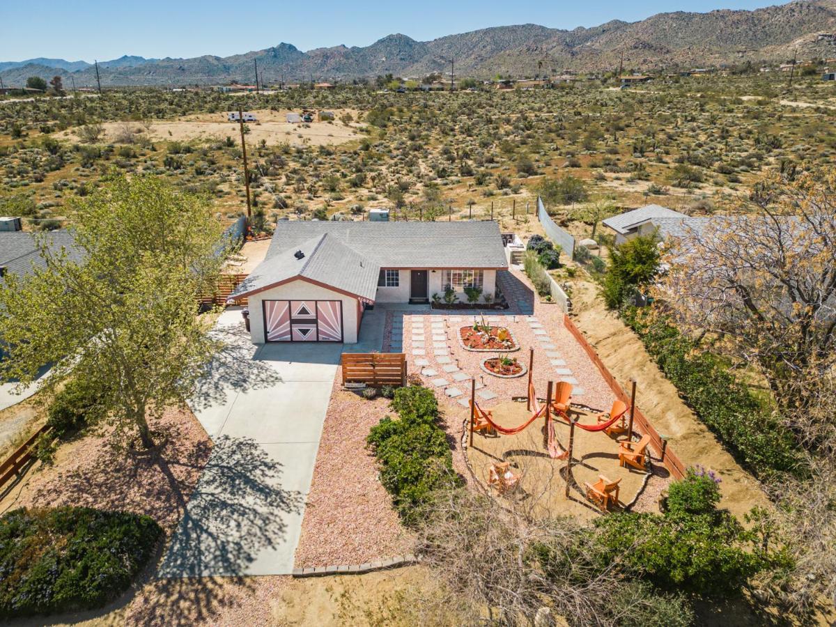 Hot Tub, Games, King Bed, Fire Pit, Bbq Grill, Minutes From National Park And Views Villa Joshua Tree Buitenkant foto